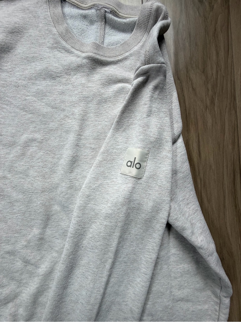Alo Yoga Oatmeal Heather Crewneck Sweatshirt Long Sleeve See Measurements - Picture 3 of 5